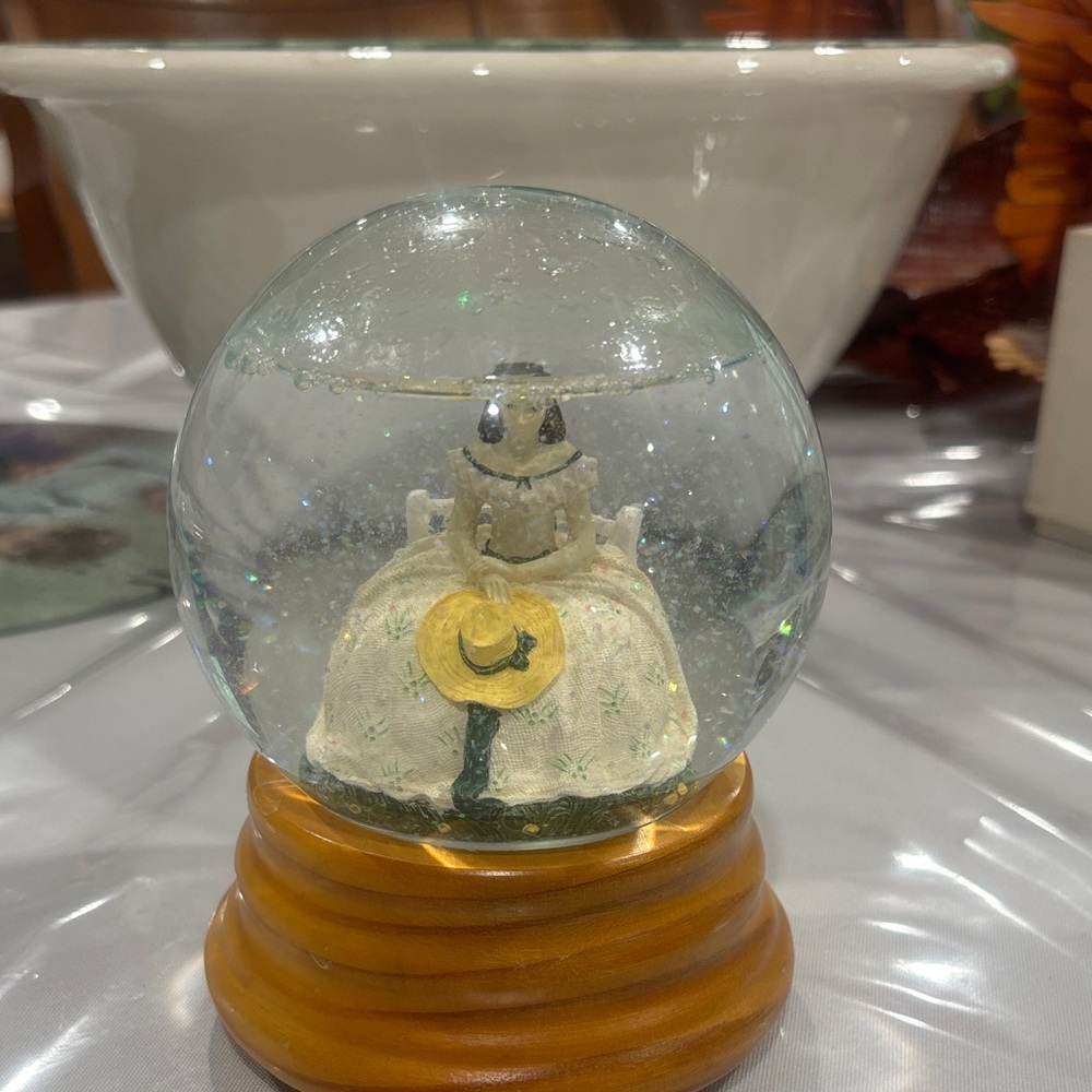 Globe Art Glass gone with the wind. Scarlett